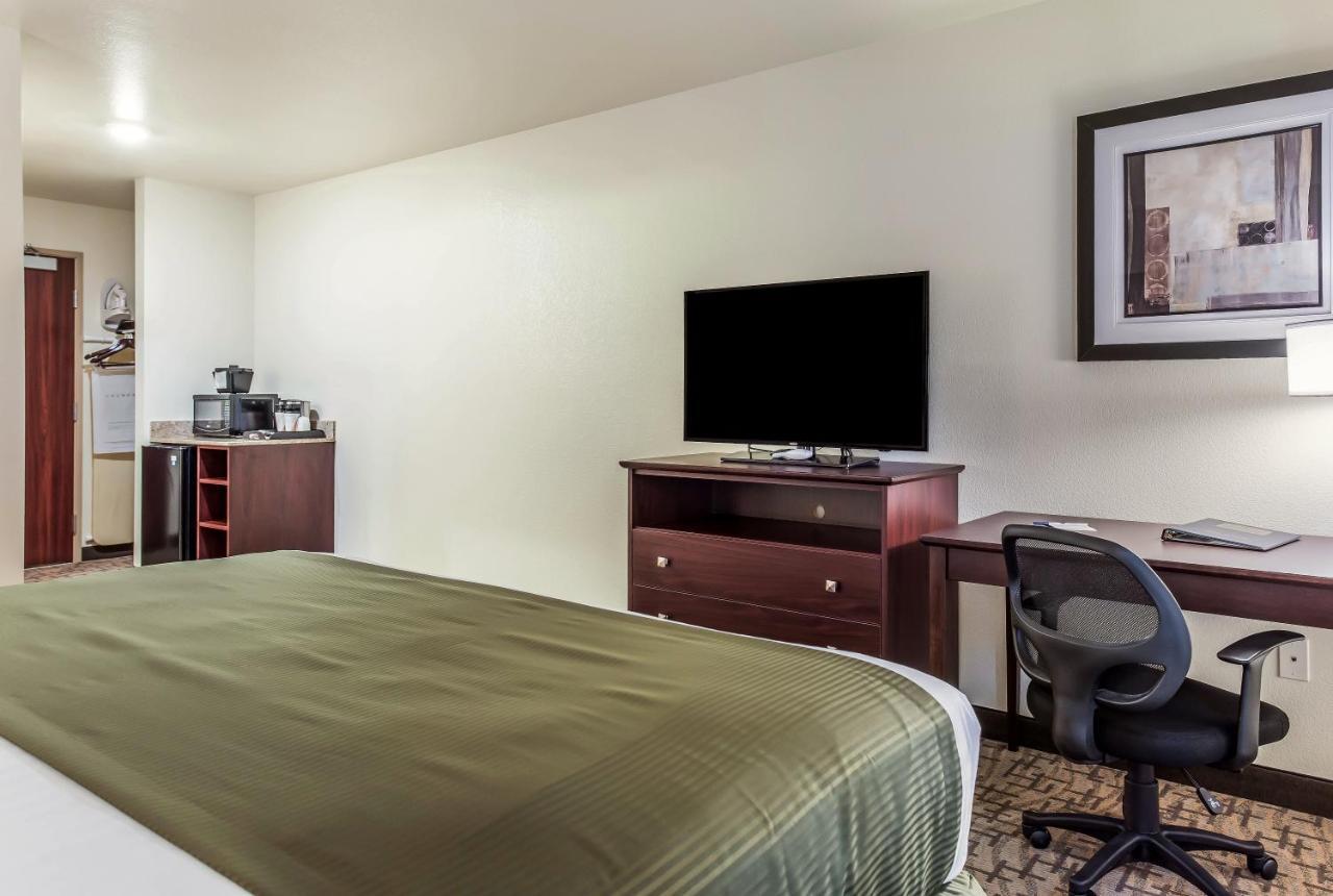 Cobblestone Hotel & Suites - Hutchinson Dış mekan fotoğraf