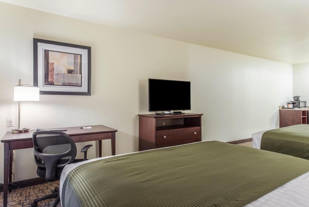 Cobblestone Hotel & Suites - Hutchinson Dış mekan fotoğraf