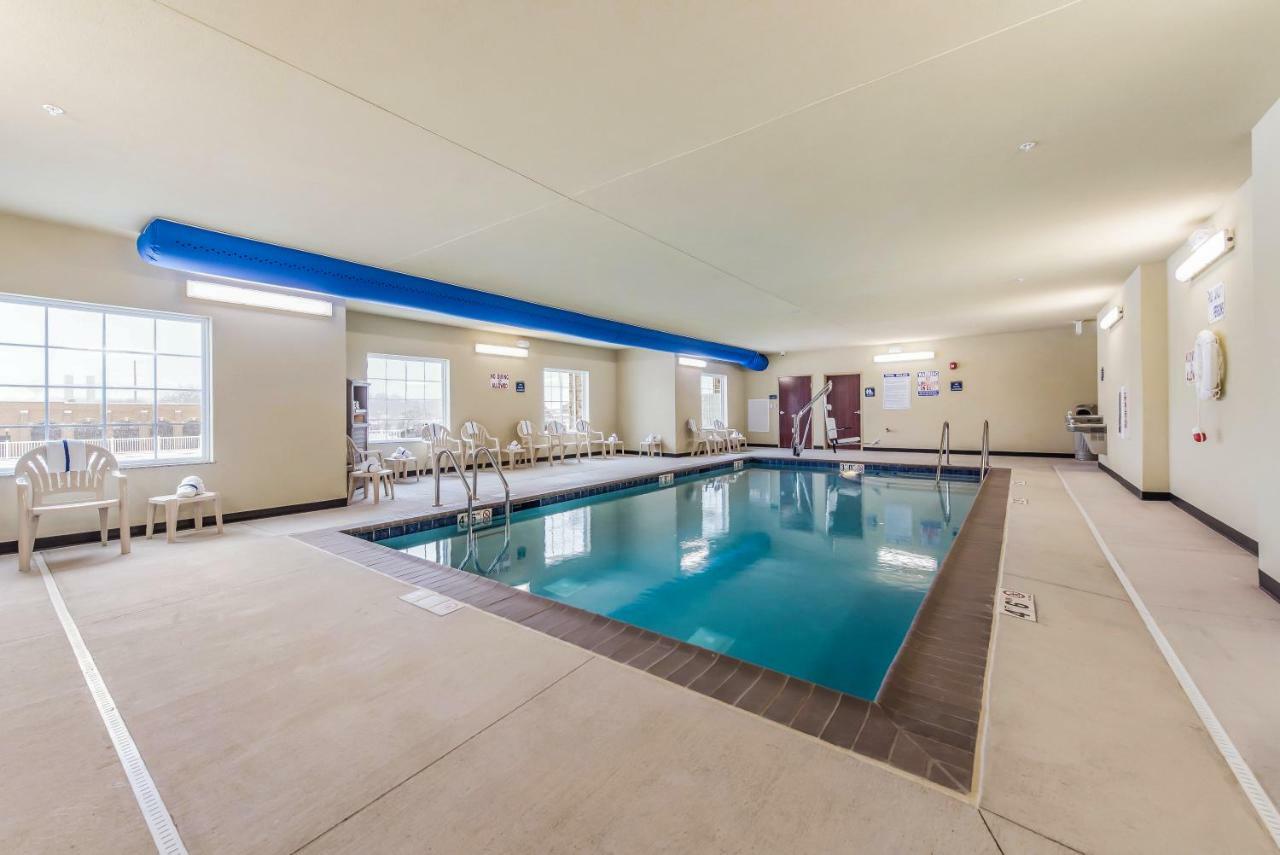 Cobblestone Hotel & Suites - Hutchinson Dış mekan fotoğraf