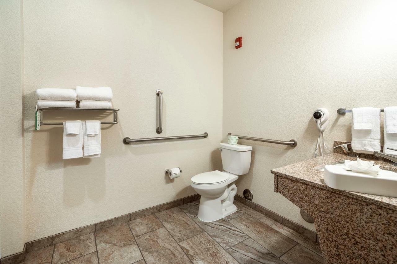 Cobblestone Hotel & Suites - Hutchinson Dış mekan fotoğraf
